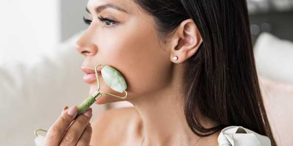 The Benefits of Using a Jade Roller: How to Use It for Best Results